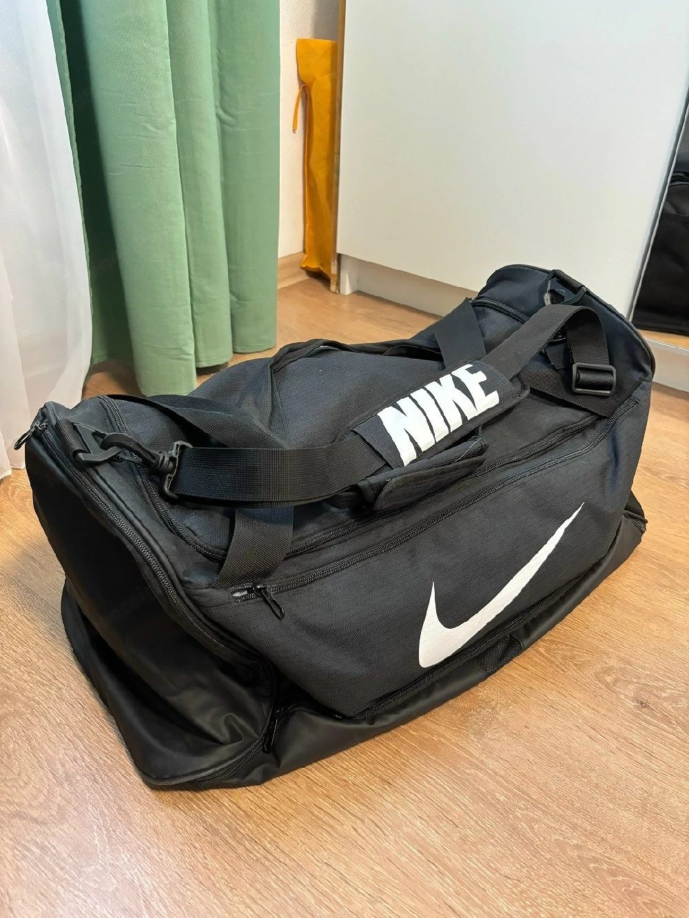 schwarze Nike Umhängetasche
