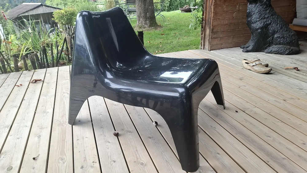 Cooler Sessel aus Kunststoff