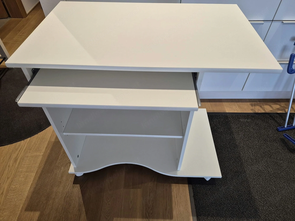 Kompakter Computertisch   Schreibtisch in Weiß   mit Tastaturauszug & Rollen