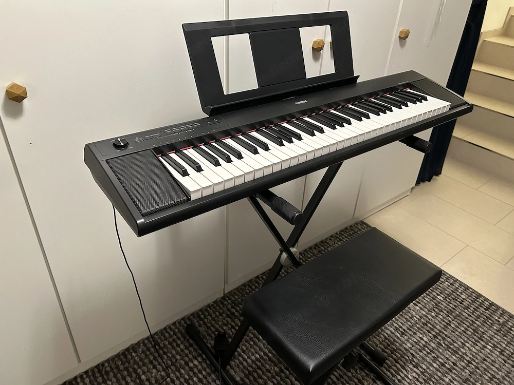 Yamaha Piaggero NP-12 Keyboard   inkl. Ständer, Hocker & Fußpedal