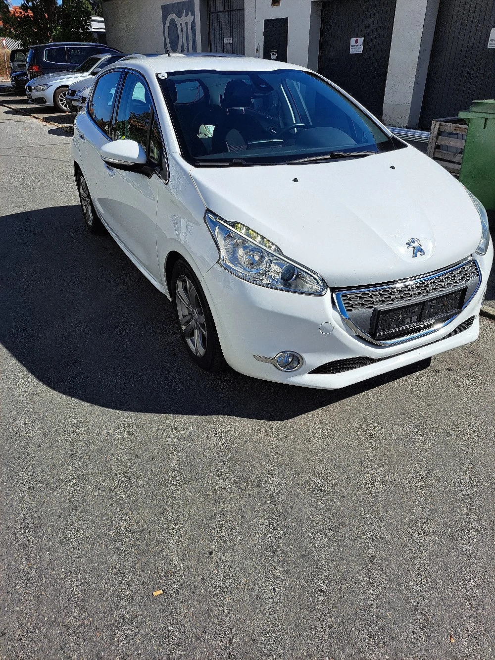 Peugeot  208