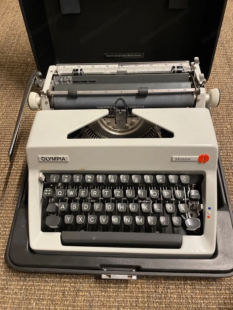Schreibmaschine Olympia Monika