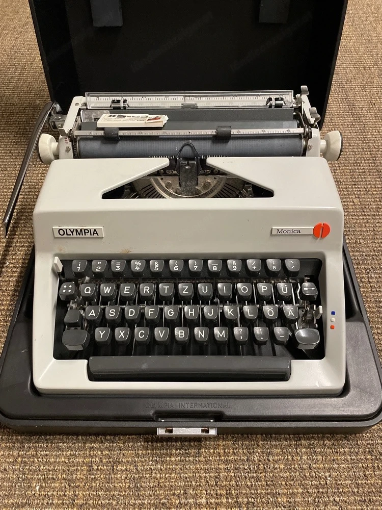 Schreibmaschine Olympia Monika