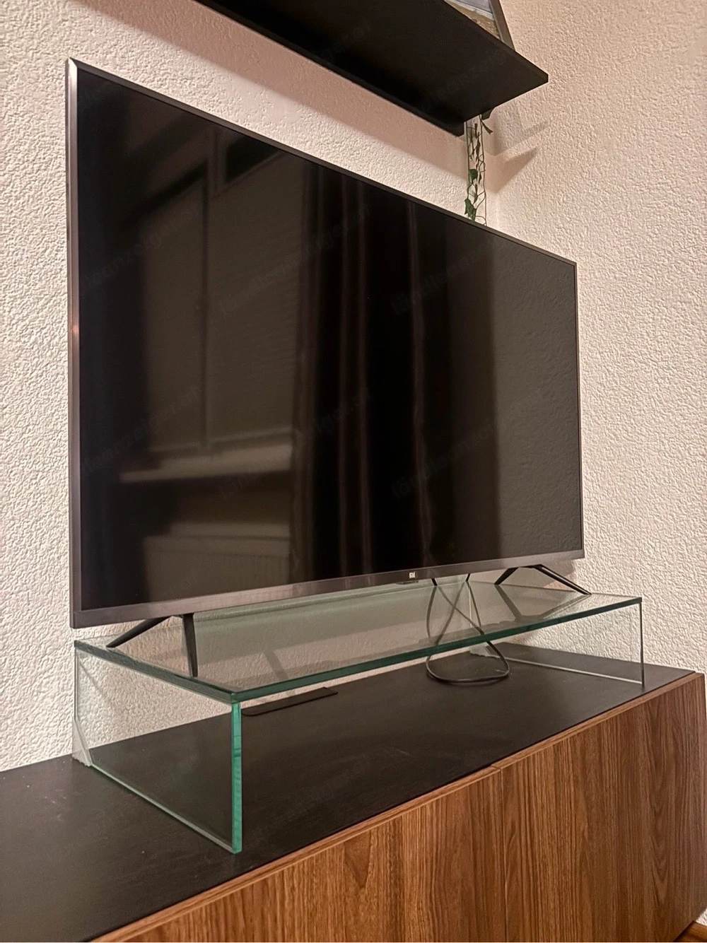 Xiaomi Fernsher inkl. Glasuntergestell, 43 Zoll, guter Zustand;