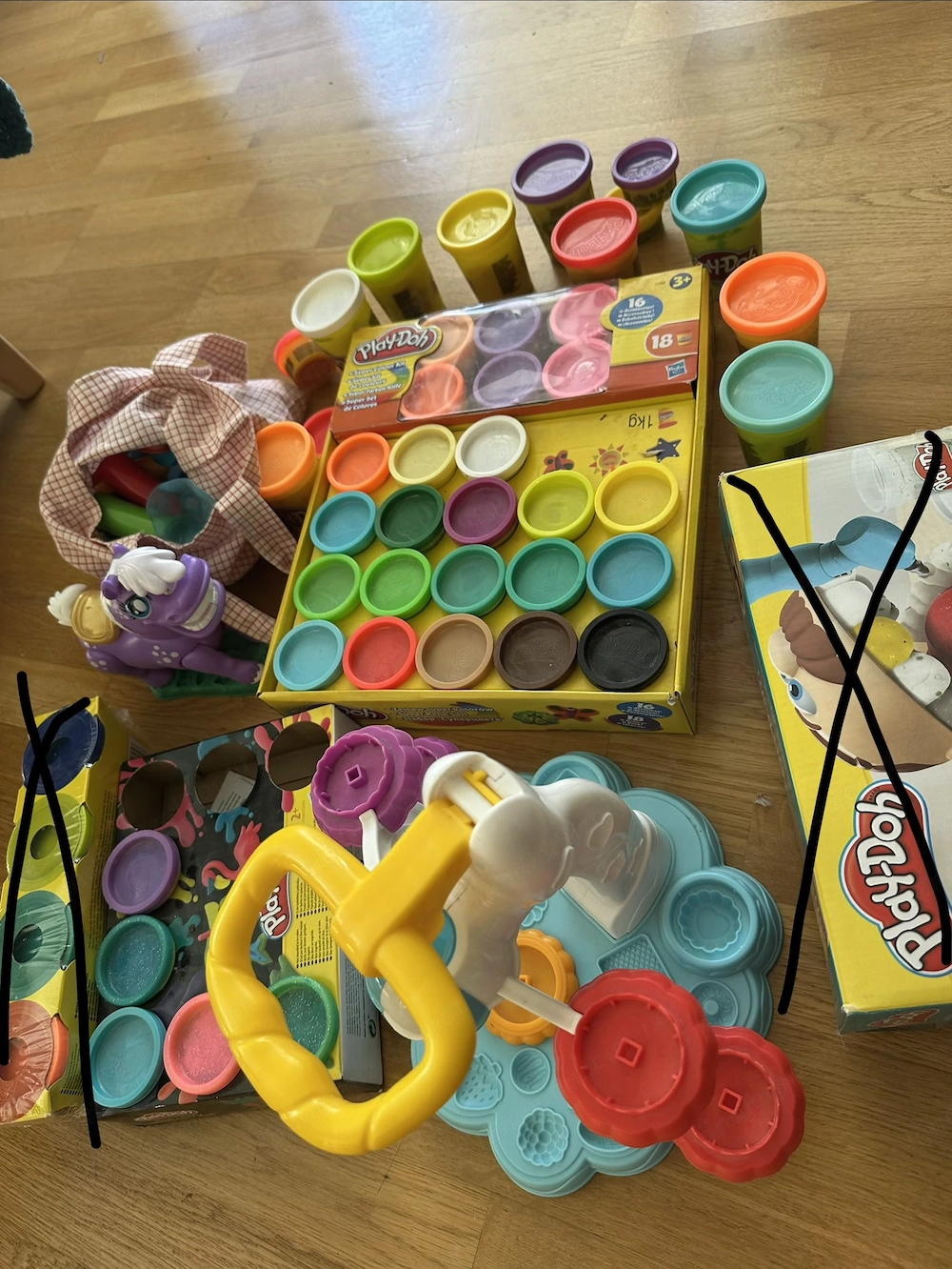 Knete und Zubehör zu verschenken 