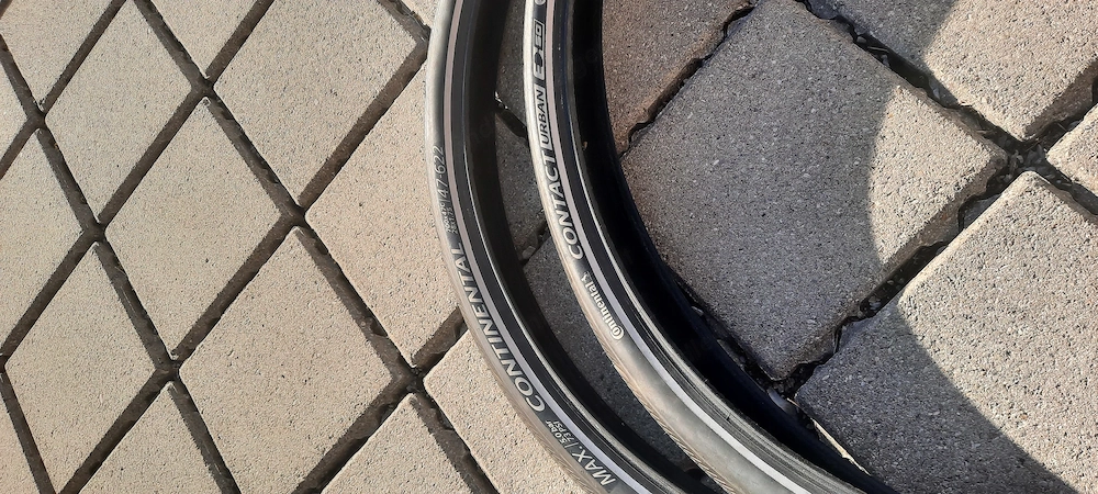 2stk.neuwertige Fahrradreifen zu verkaufen.