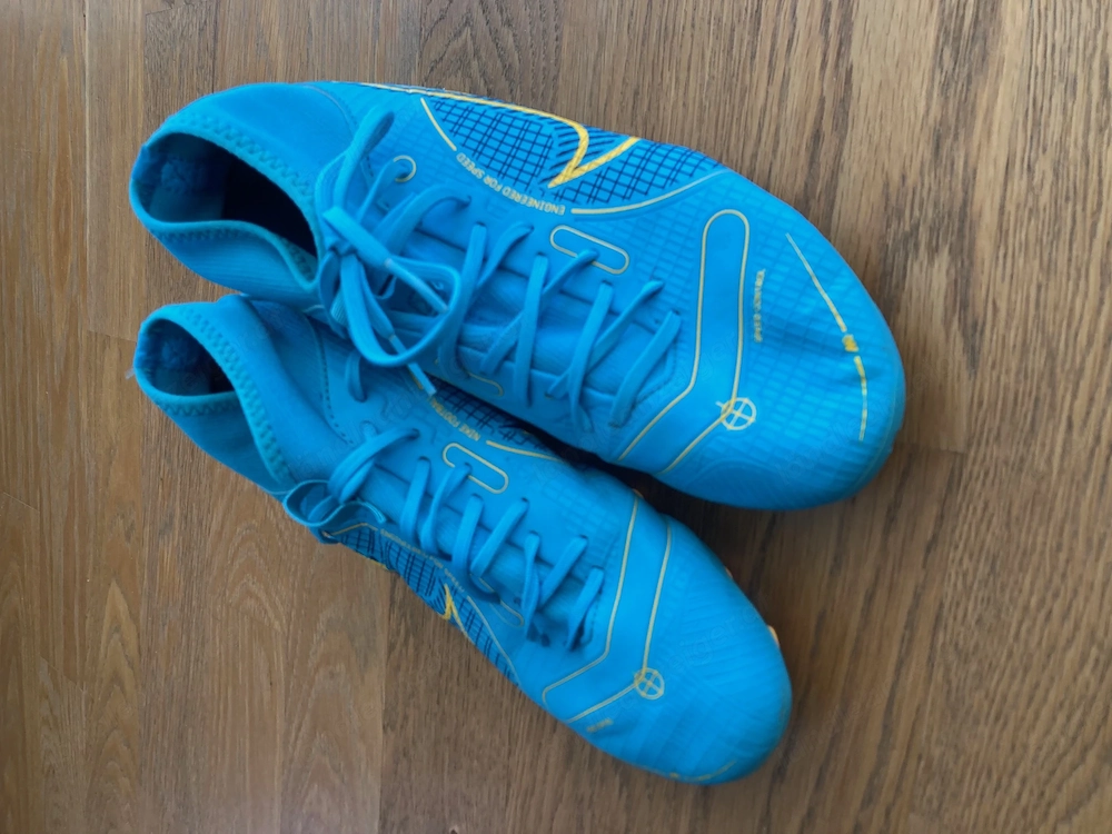 Nike fussbal Schuhe Gr 37,5