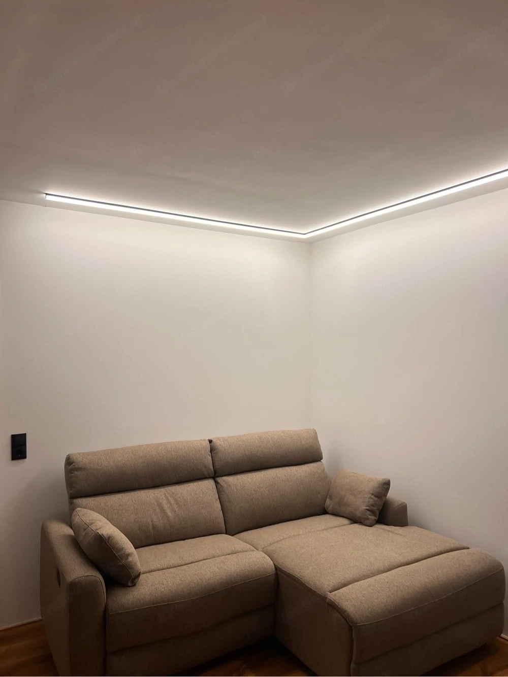 Neue Couch mit Ausklappfunktion