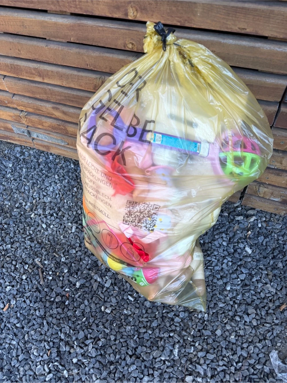 Vollgestopft mit Spielsachen.