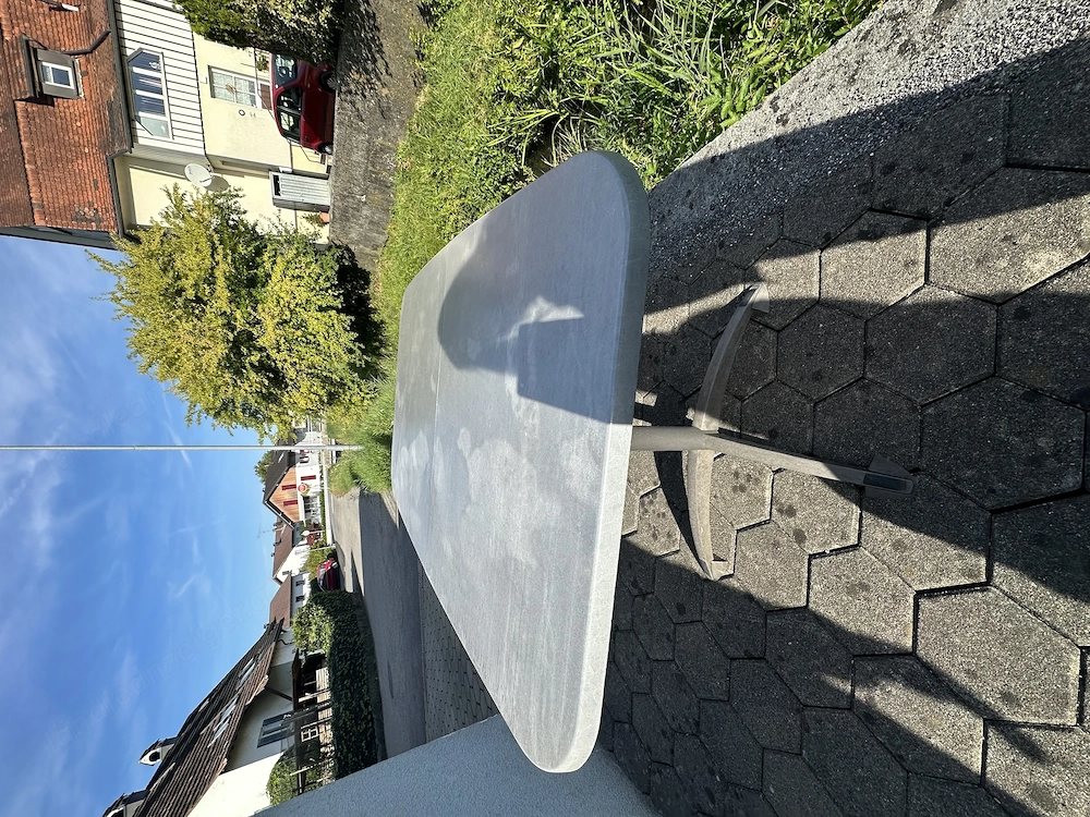 Gartentisch zu verschenken 