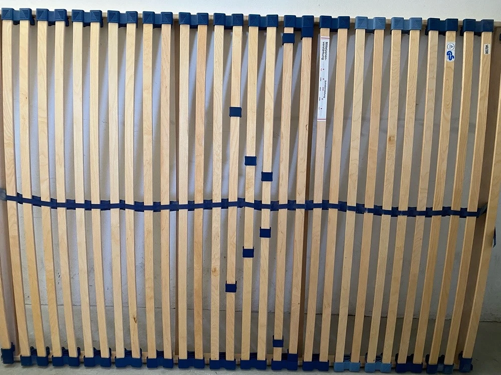 Lattenrost 140 x 200 cm gebraucht zu verschenken