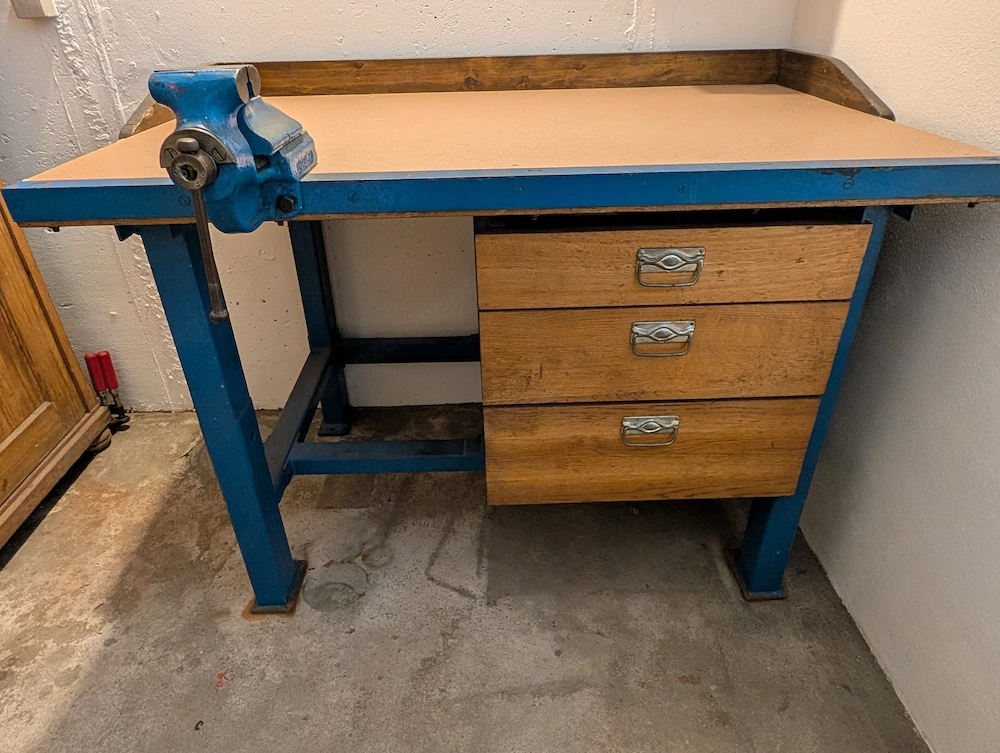 Werkbank mit Schubladen