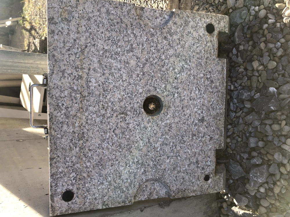 Sonnenschirmständer aus Marmor Granit mit Rollen und Griff