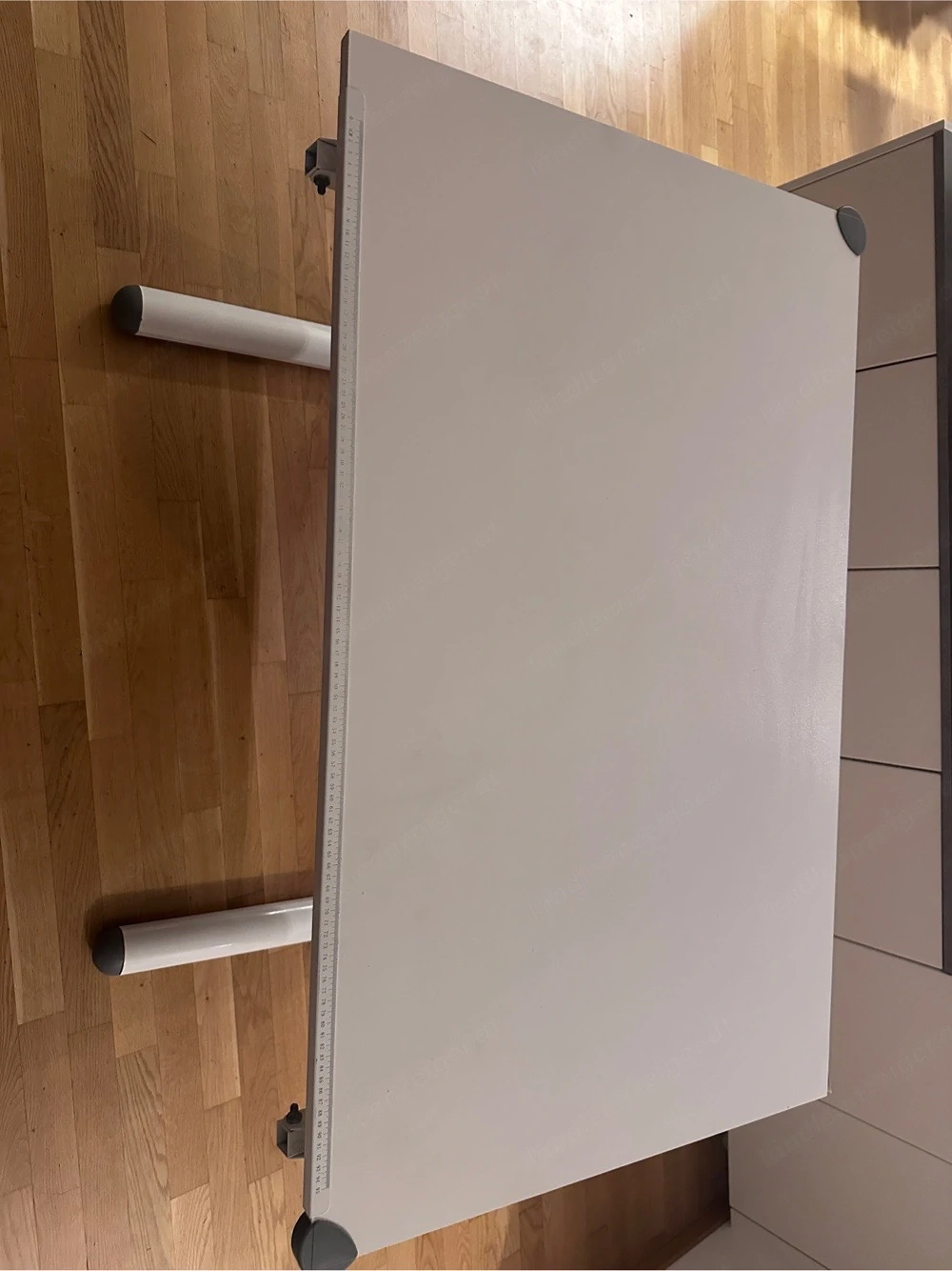 Gratis Verstellbarer Tisch