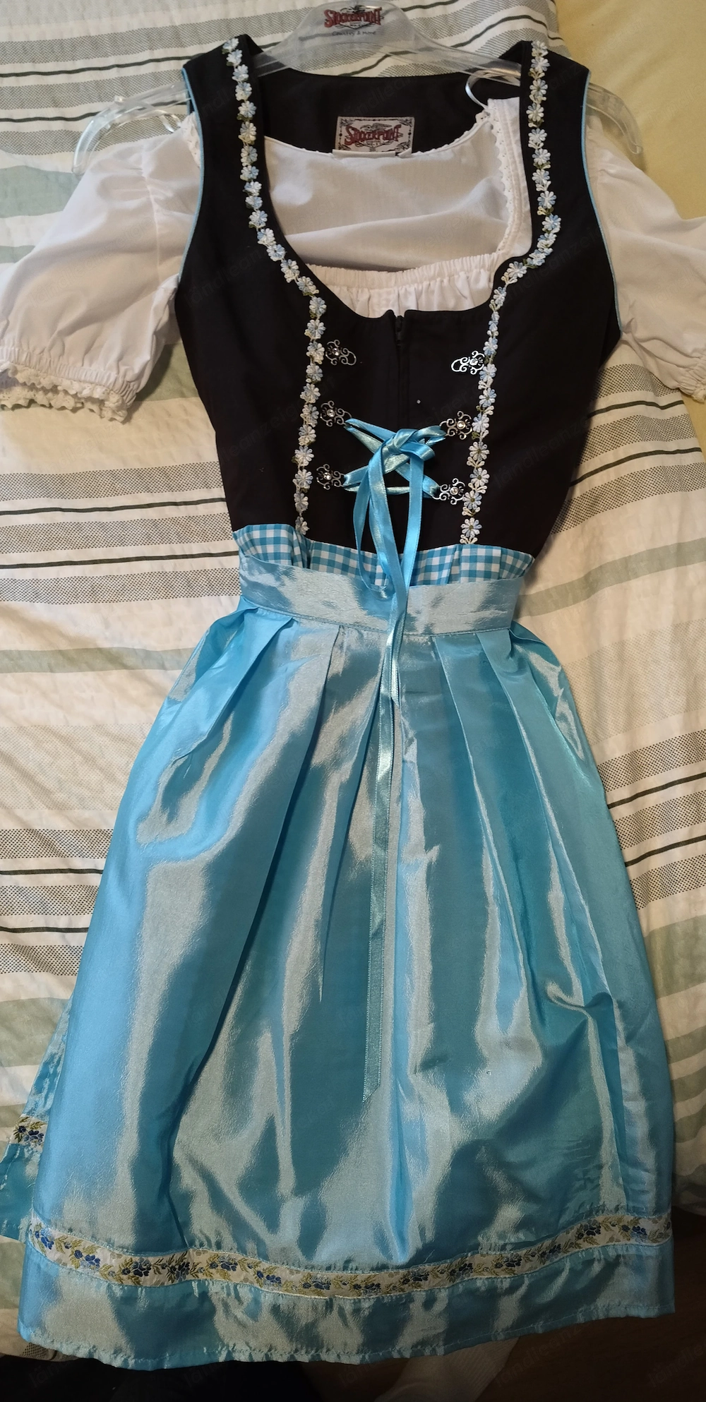 Dirndl mit Bluse