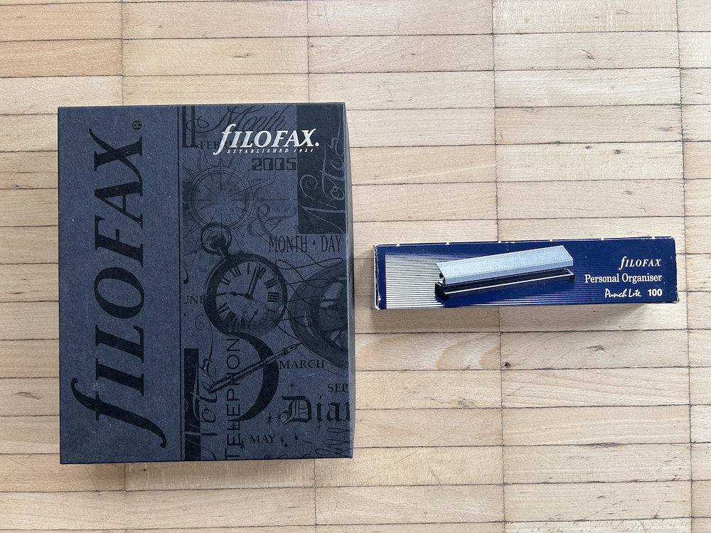 Filofax Sterling mit Locher und Einlageblättern