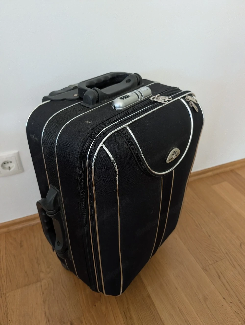Lucky Planet Reisekoffer   Trolley schwarz   erweiterbar (60x40x25 cm)