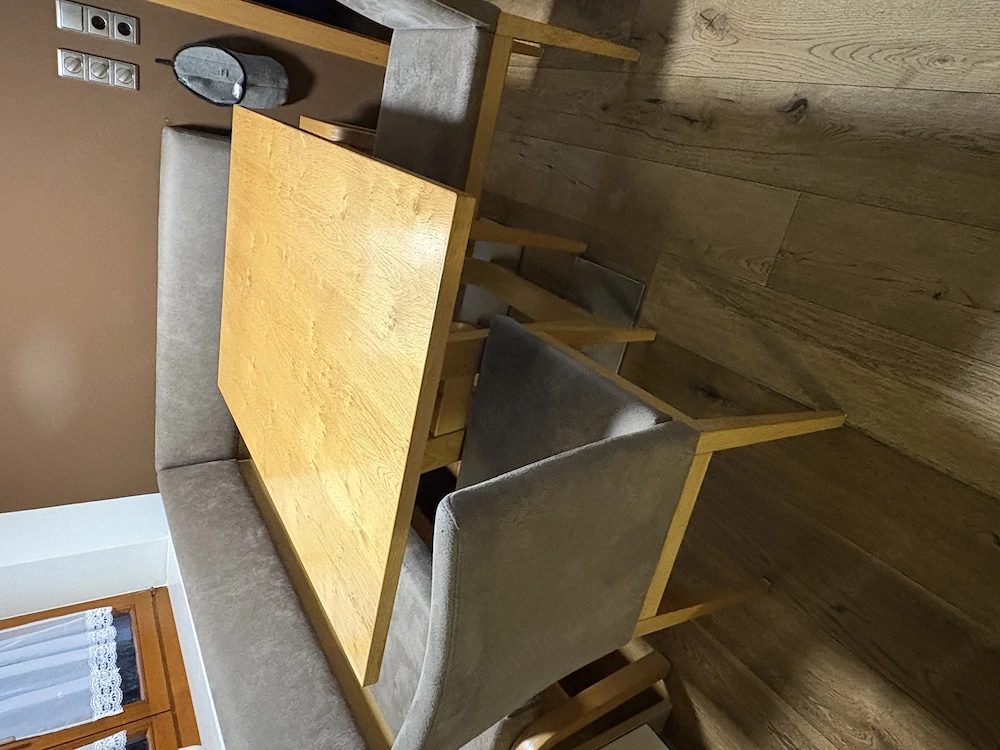 Eckbank mit Tisch