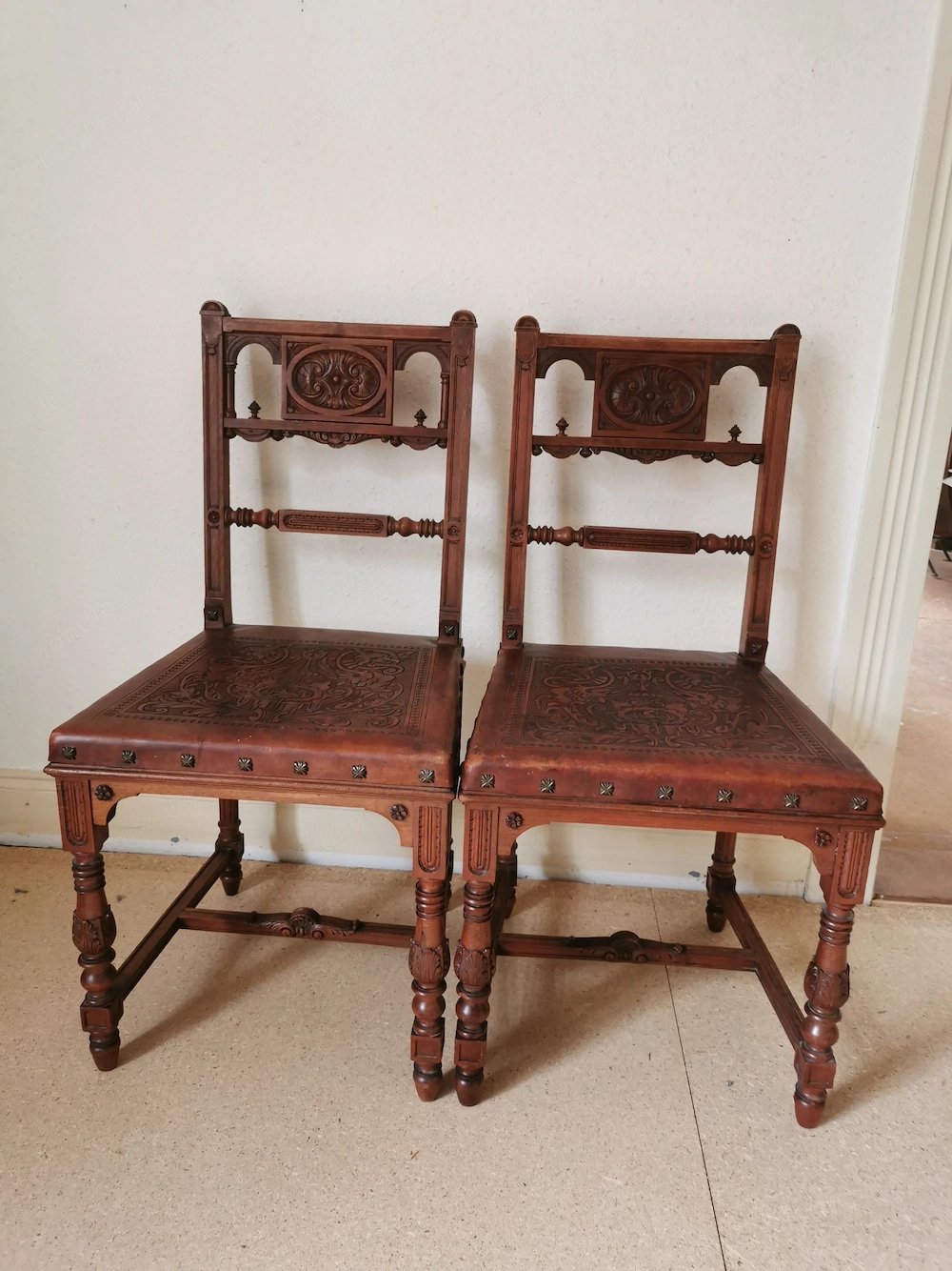2 Stühle Prägeleder Hartholz Historismus