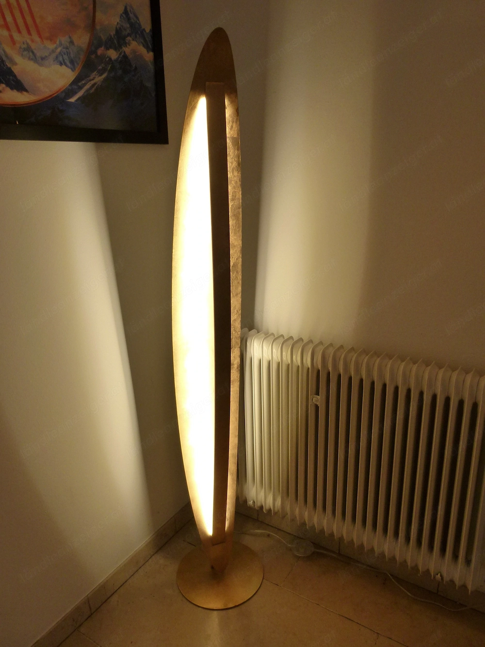 Design LED-Stehleuchte Blattgold-Optik, indirektes Licht, gold