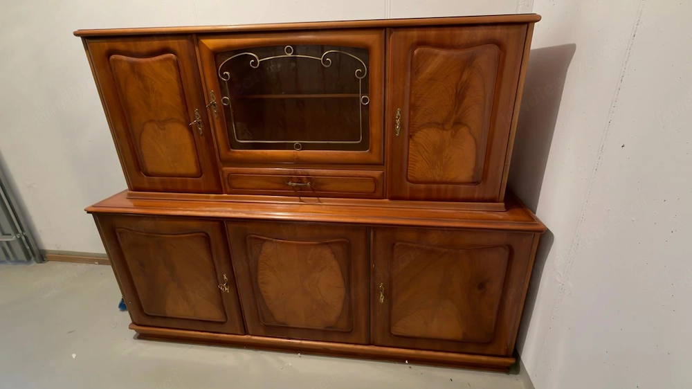 alter Wohnzimmerschrank