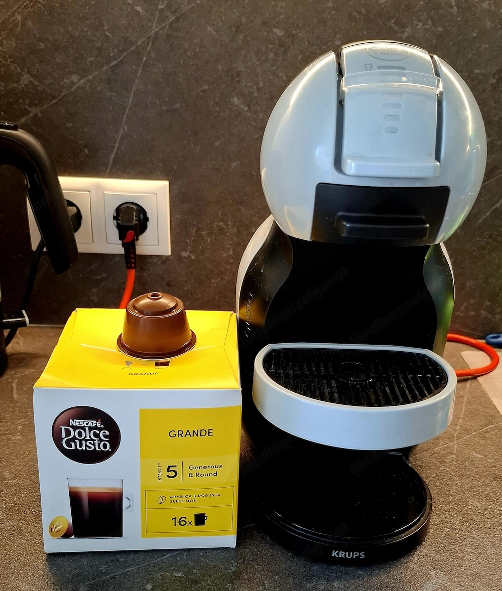 Dolce Gusto Kapselmaschine mit 9 Kaffekapseln