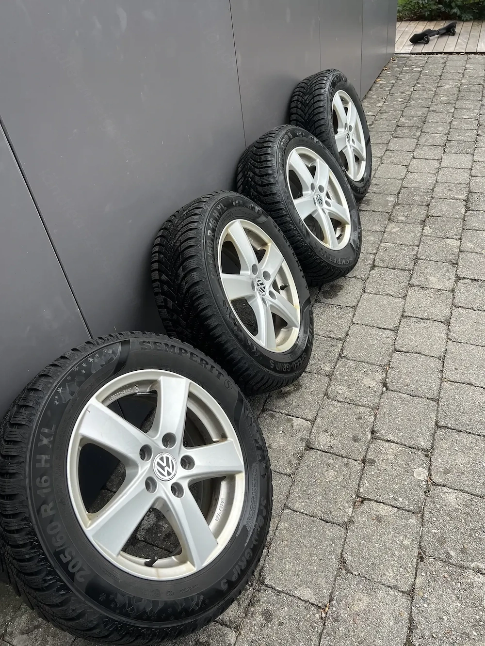Top Winterkompletträder 205 60 R16 96H XL   Semperit (wie neu, DOT 4025, für VW Touran, T-Roc u.a.)