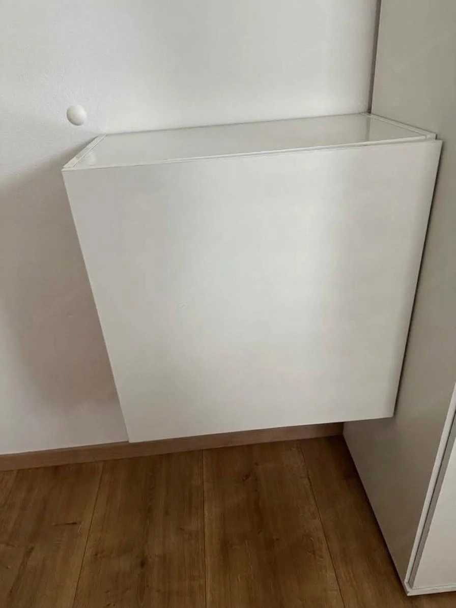 Wandhängende Kommode