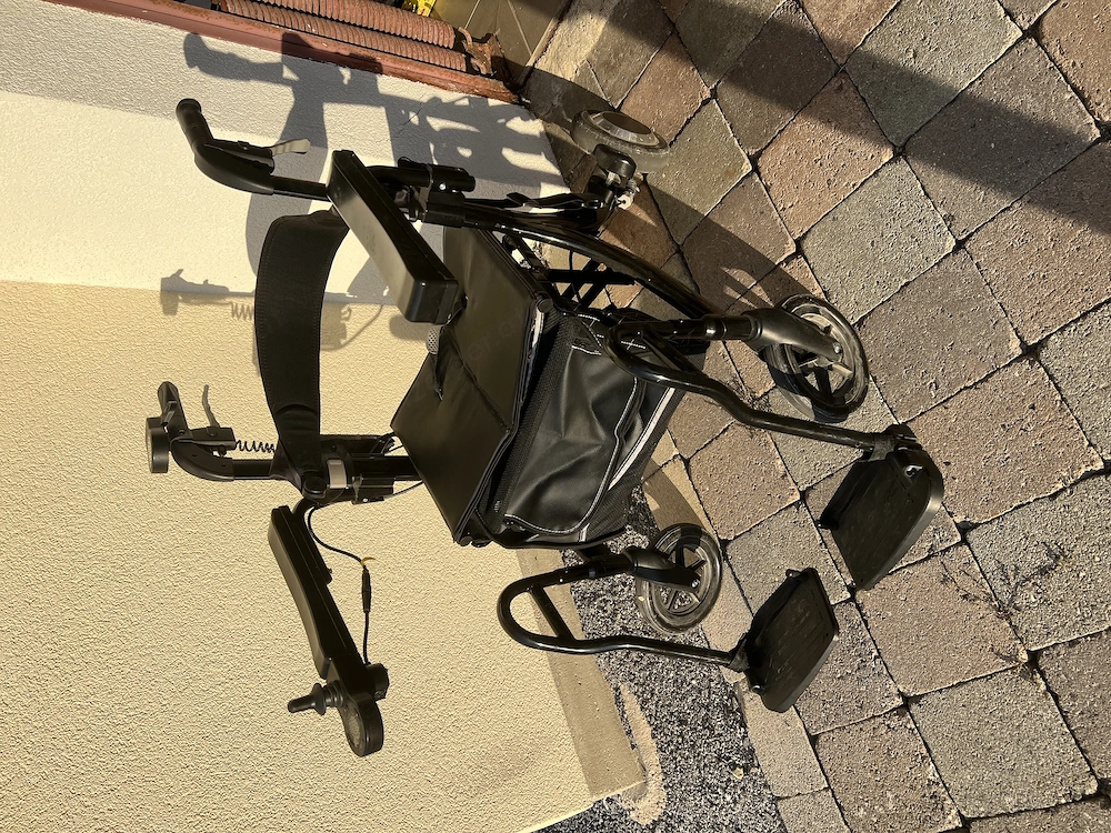 Elektrischer Rollstuhl Rollator