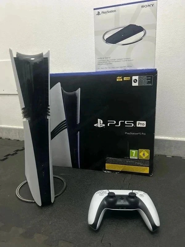 Sony PlayStation 5 Pro Konsole mit Zubehör