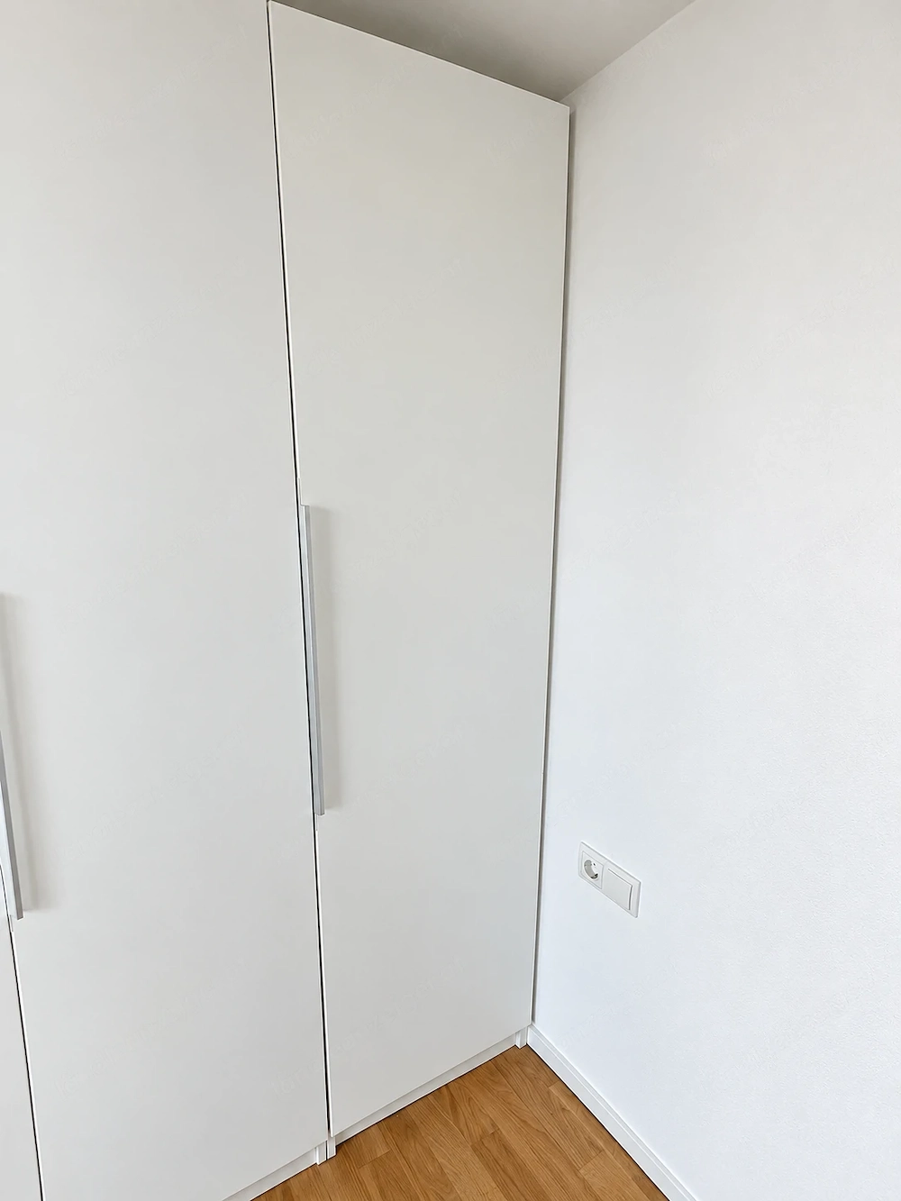 IKEA PAX 200cm hoch und 50cm breit
