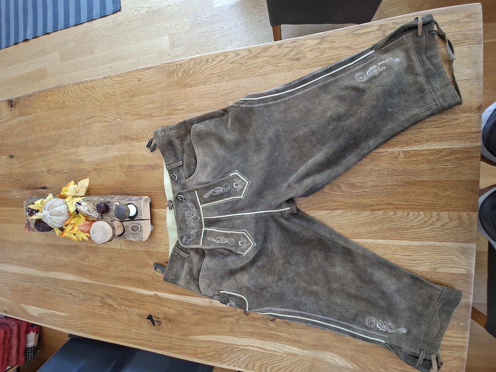 Kniebund Trachtenlederhose zu verkaufen