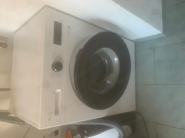 LG Waschmaschine 8 kg fast neu
