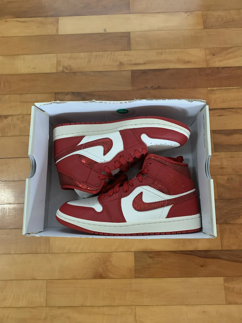 Nike Air Jordan 1 Mid SE Rot Weiß   Gr. 40   Neu mit Originalbox