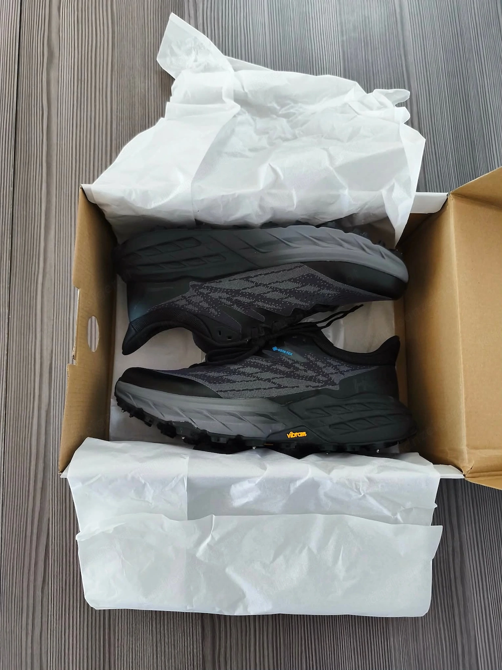 HOKA Speedgoat 5 GTX Spike Herren   Gr. 42 2 3   Neu mit Originalbox