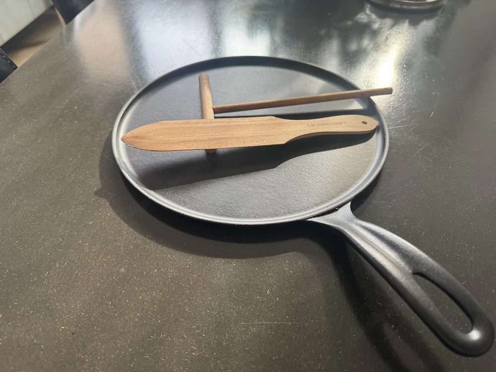 Le Creuset Crepespfanne aus Gusseisen 27 cm schwarz