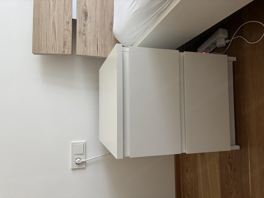 zwei Ikea Nachtkästchen