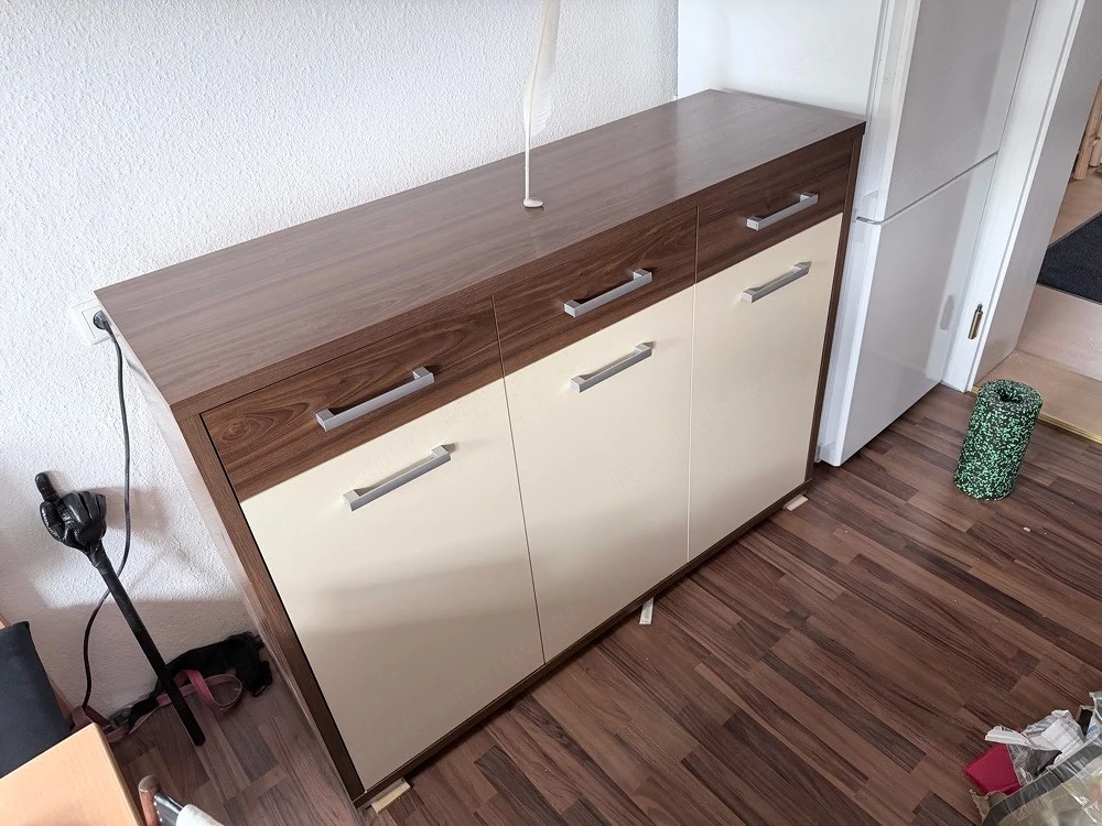 Schrank.    