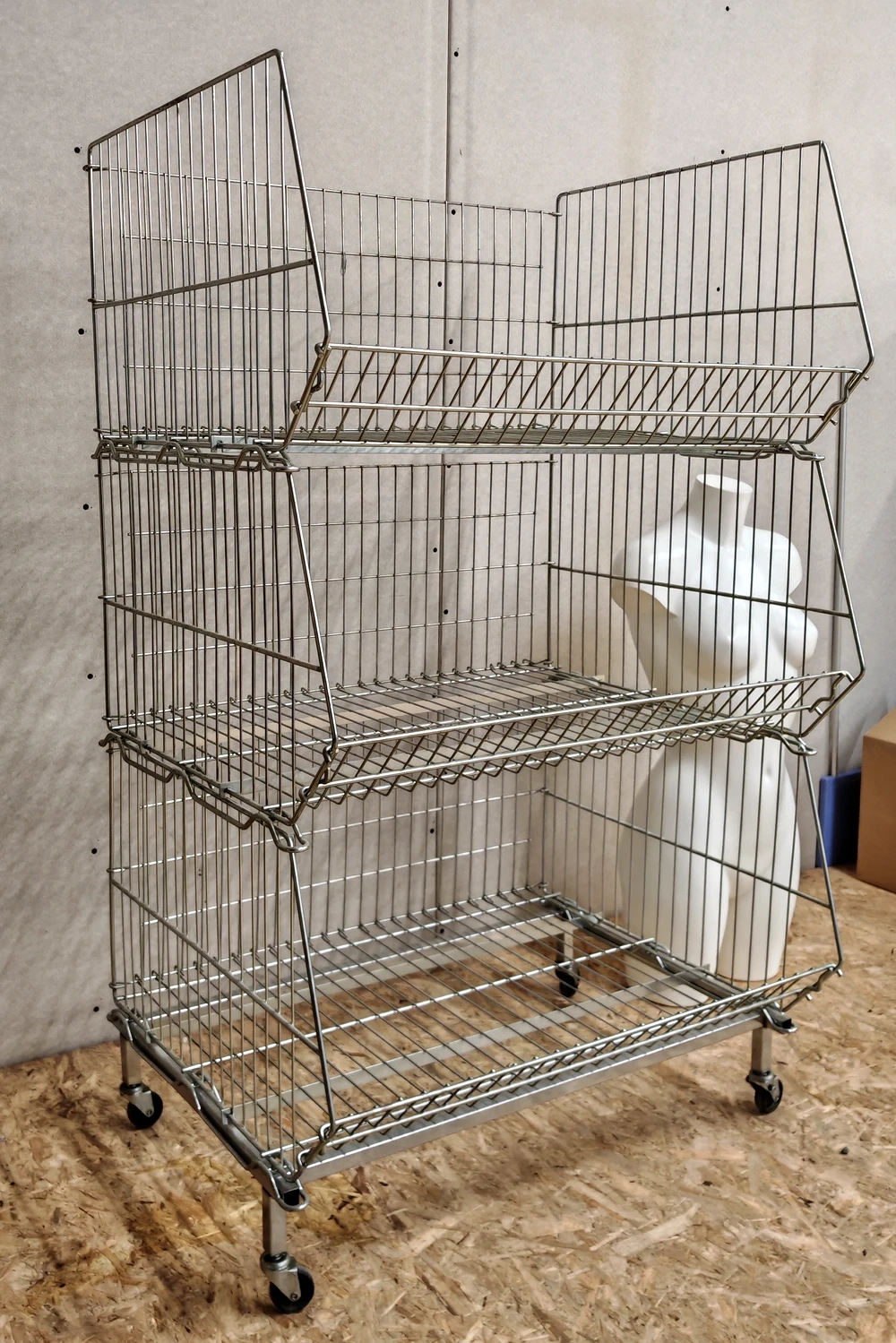 Fahrbares Gitterregal verzinkt (H132 x B77 x T66 cm)