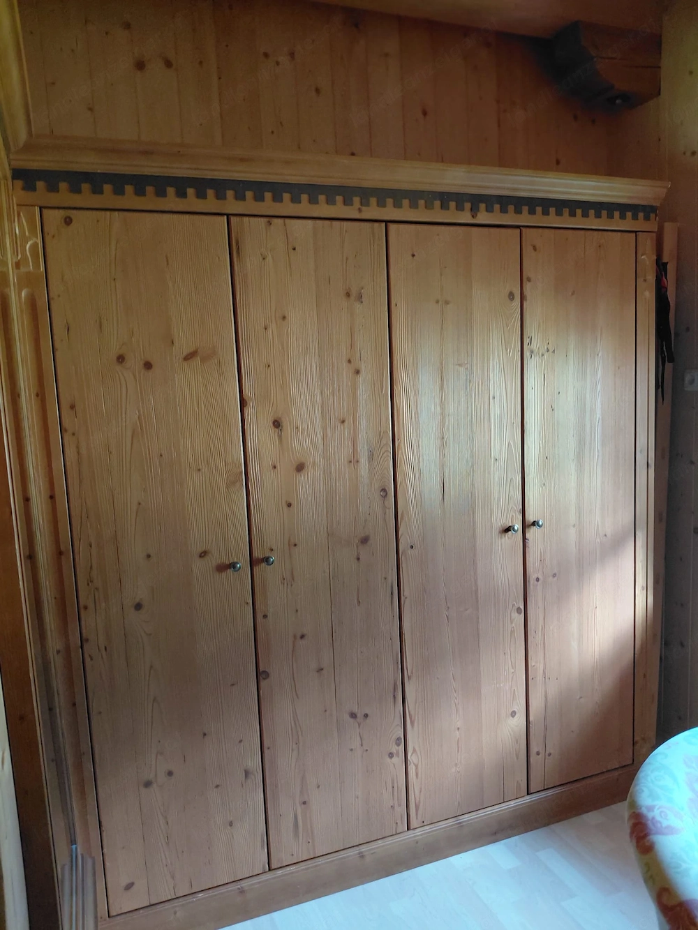 Kleiderschrank 