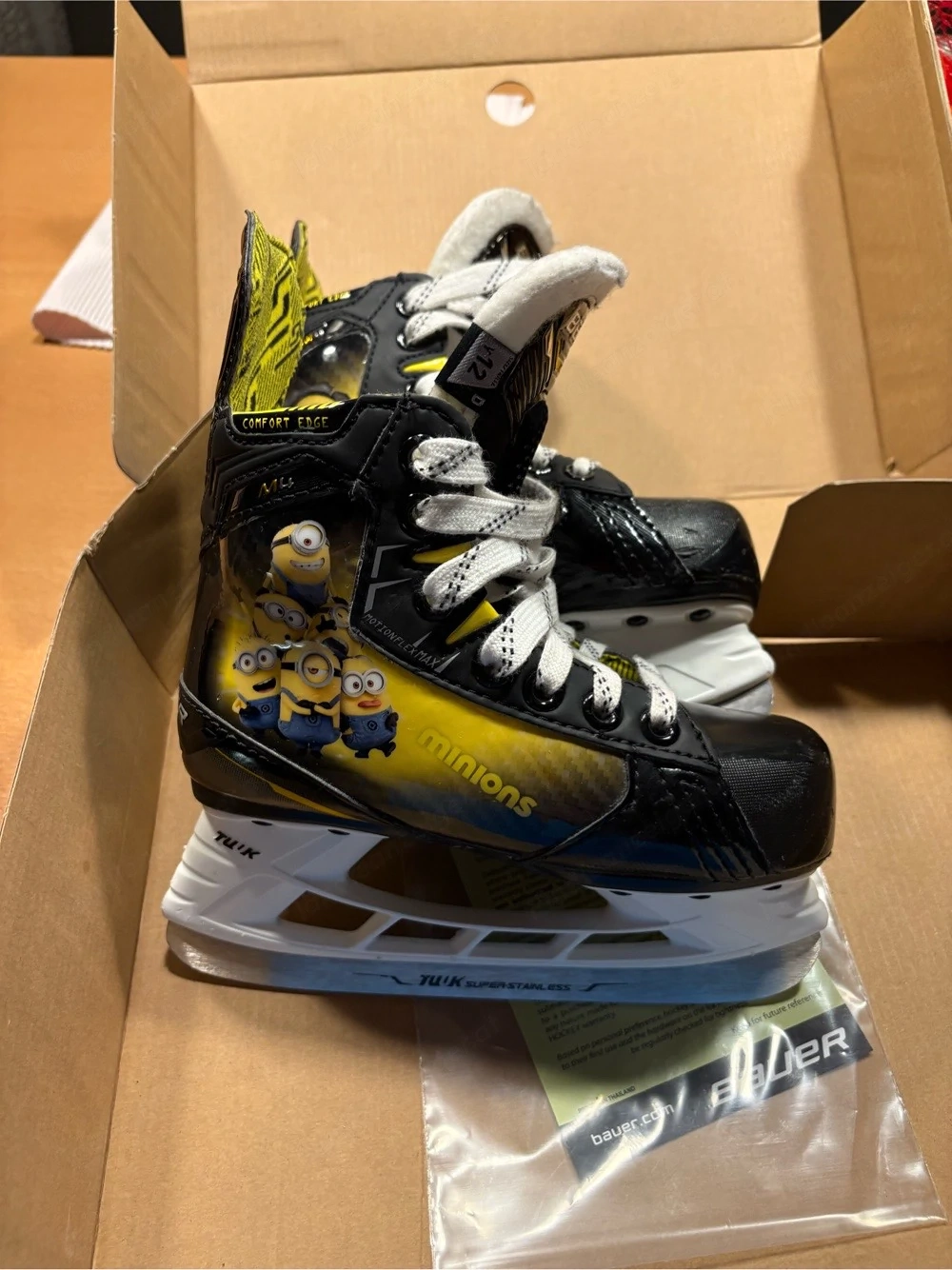 Eislaufschuhe im Minions-Design