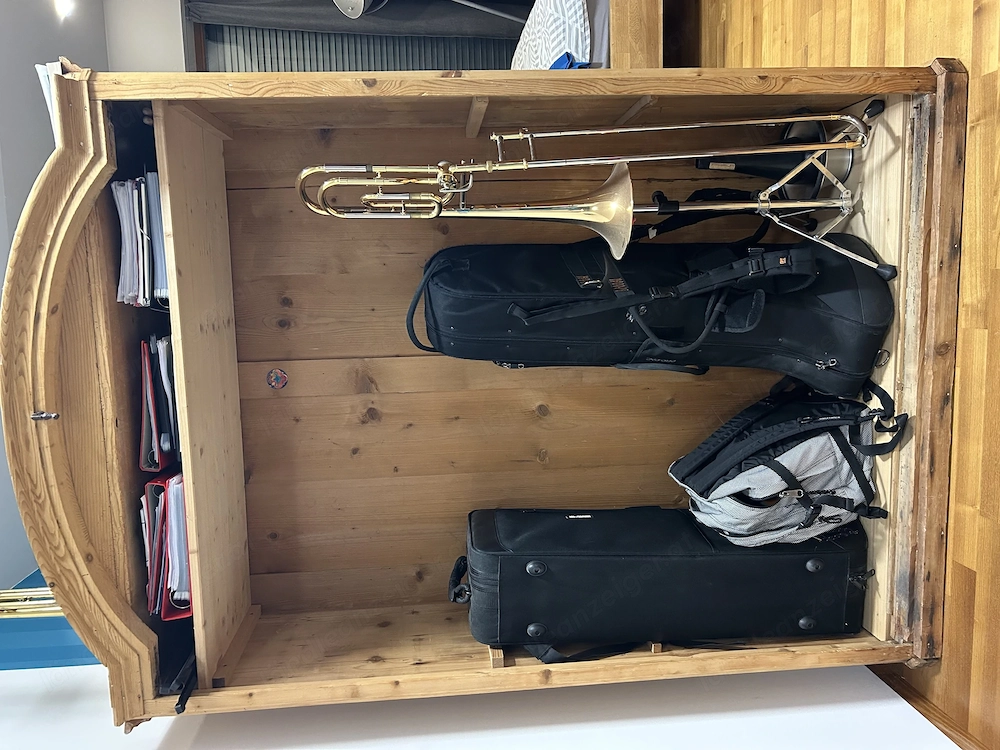 Schrankkorpus für Garderrobe oder Instrumente,  