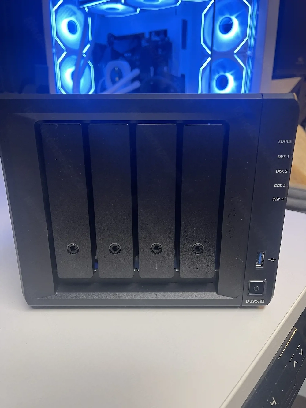 Synology DiskStation DS920+, 4GB RAM, 2x RJ-45 1000Base-T, 2x USB-A 3.0