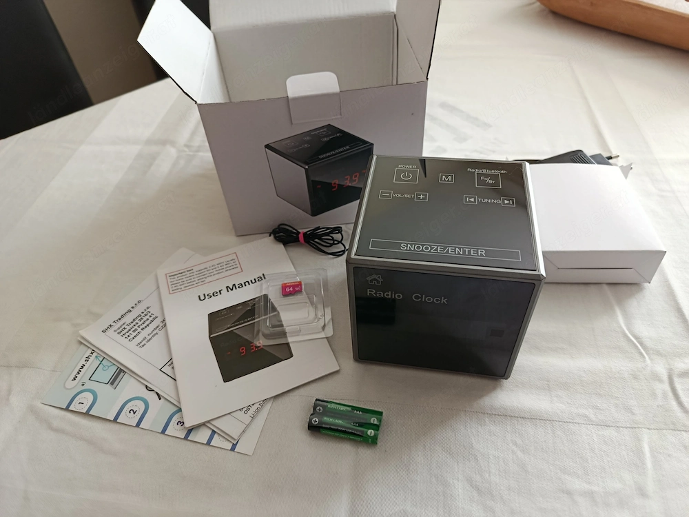 Neu "Digital Radio Wecker" mit eingebauter Kamera & Bluetooth Lautsprecher