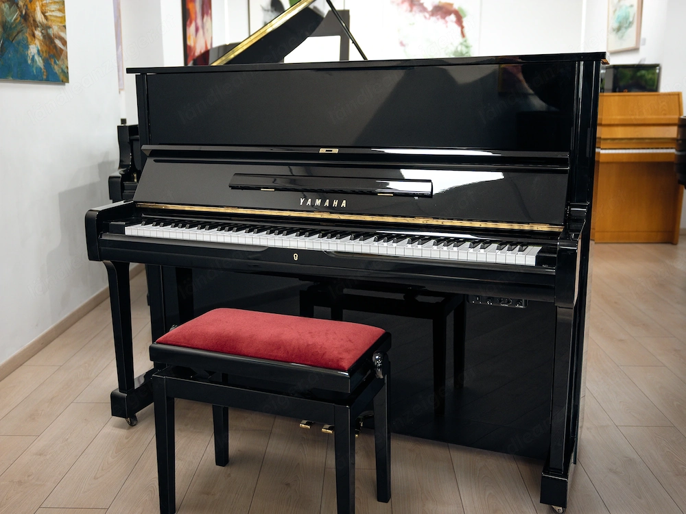 Yamaha Klavier U1, schwarz poliert -mit Silent - kostenlose Lieferung in ganz Österreich (*)