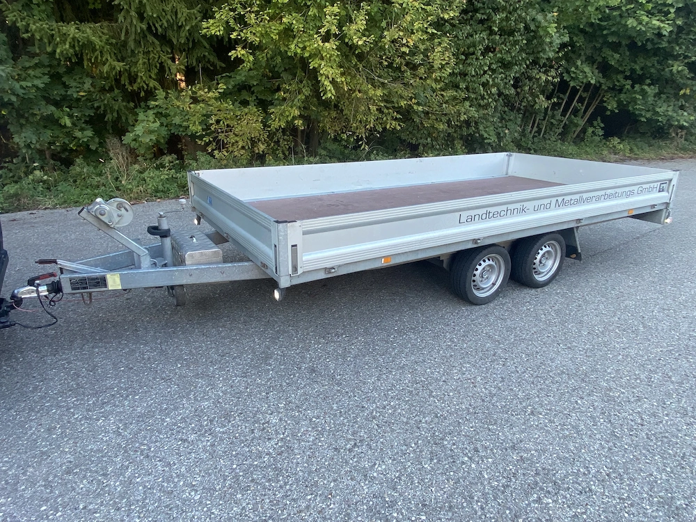 Humer Hochlader 4x2 mit Alurampen 