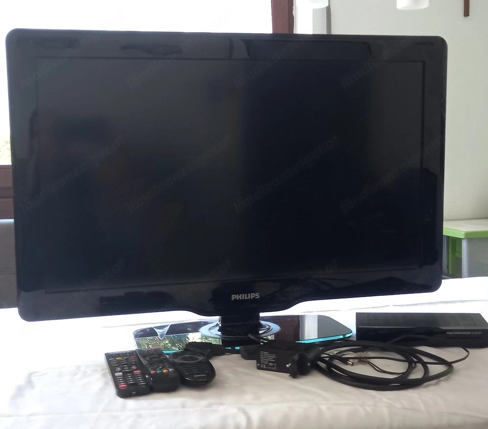 Fernseher inkl. Fernbedienung und Sat receiver