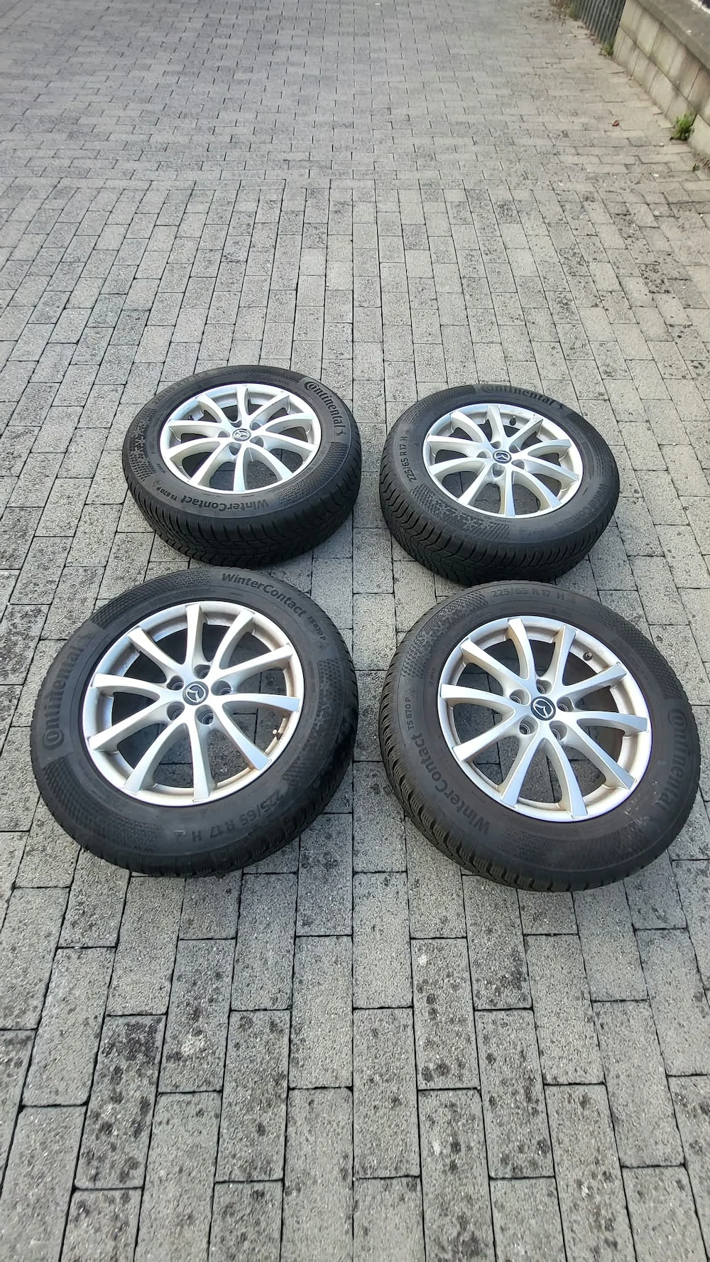 Mazda 17" Alufelgen mit Continental Winterreifen