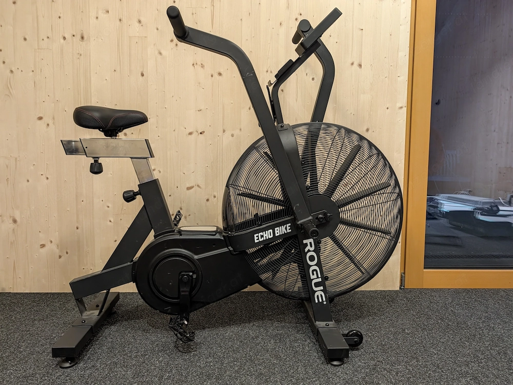 Rogue Echo Bike V3.0 mit Wind Guard und Zubehör