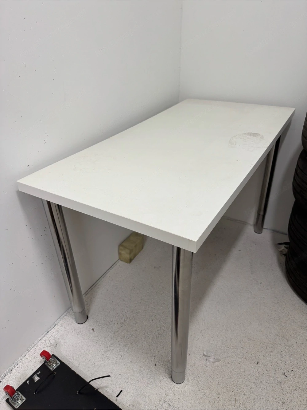 IKEA VIKA AMON Tisch weiß mit Chrombeinen - zu verschenken